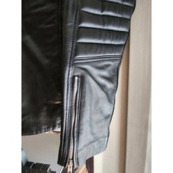 Veste en cuir Superman de Smallville de couleur noir comme neuf