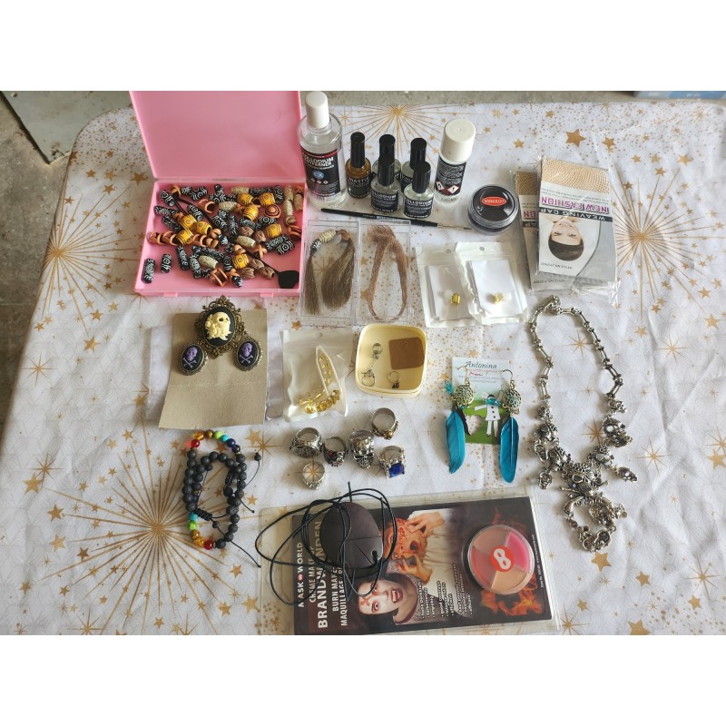 Pirate makeup, jewelry and accessories set