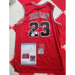 Framed Mitchell & Ness size XL 1997-98 Red 23 Michael Jordan jersey