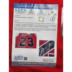 Framed Mitchell & Ness size XL 1997-98 Red 23 Michael Jordan jersey